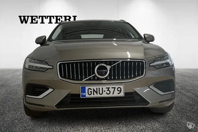 Volvo V60 T8 TwE AWD Inscription / Vetokoukku / 360-kamera / Webasto Image 2